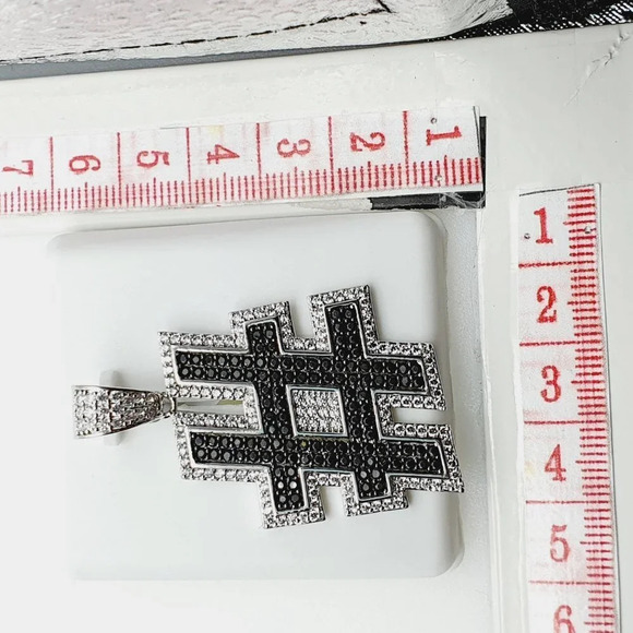 "925 Sterling Silver Plated CZ Pendant, INUS1BR281 - Picture 3 of 9